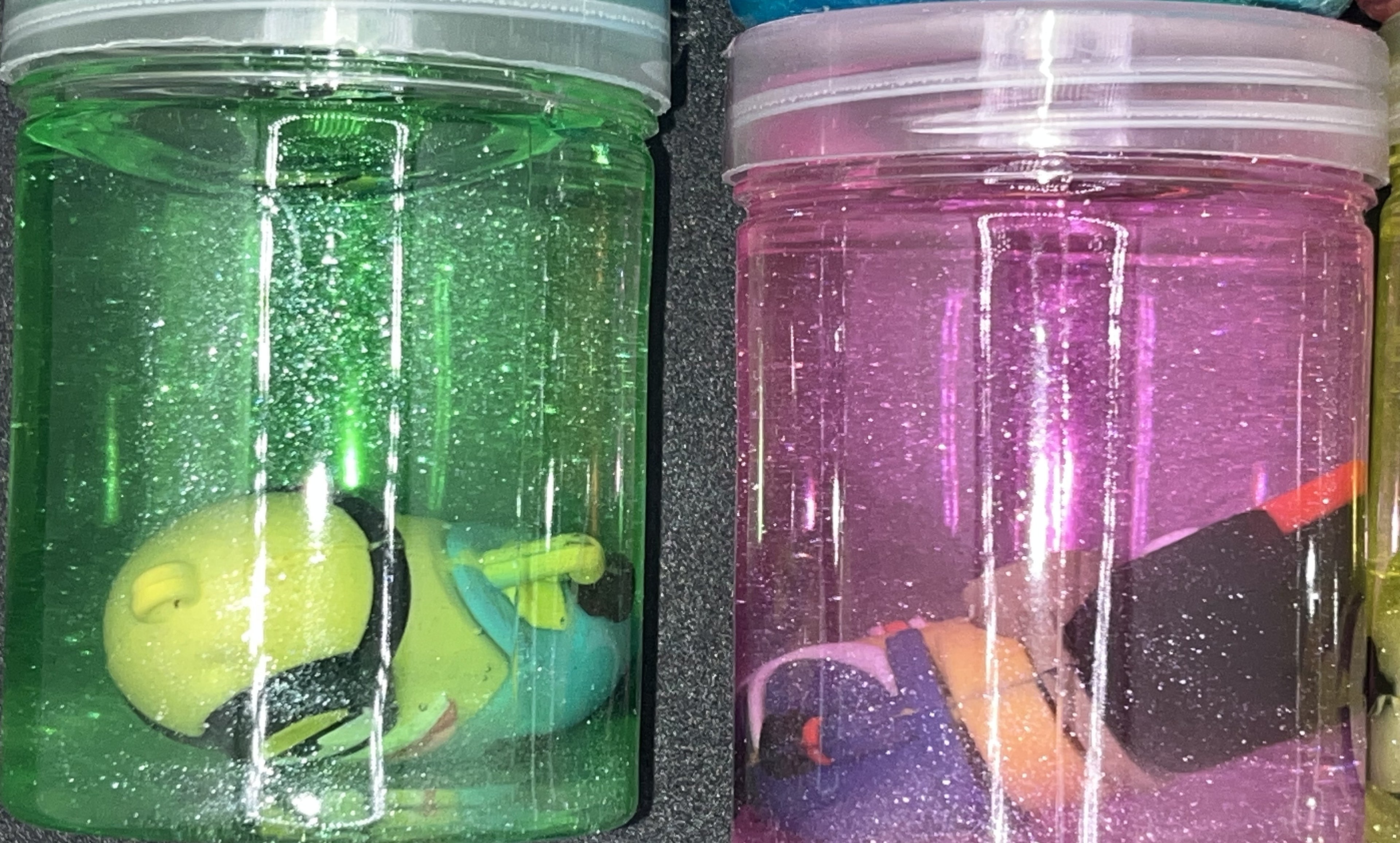 Minion Glitter Slime Tub with Figure